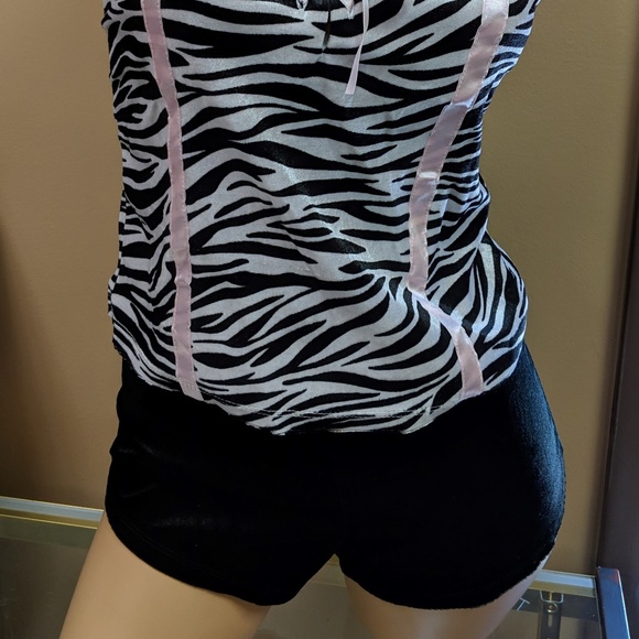 One Blond One Brunette zebra cami and short set‎ - Picture 4 of 4